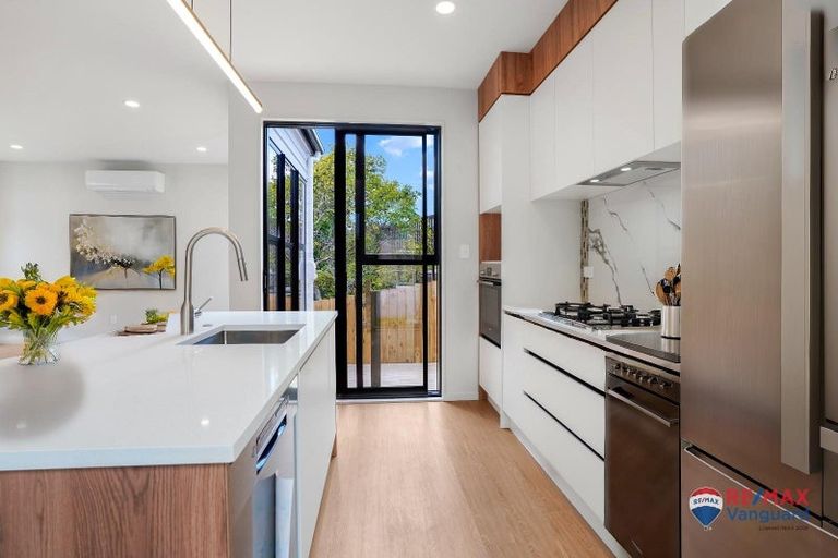 Photo of property in 7c Hewlett Road, Massey, Auckland, 0614