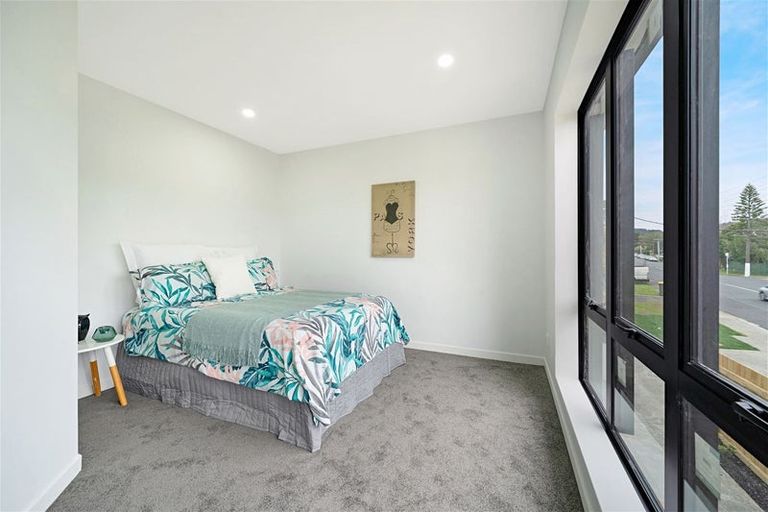 Photo of property in 62e Glendale Road, Glen Eden, Auckland, 0602
