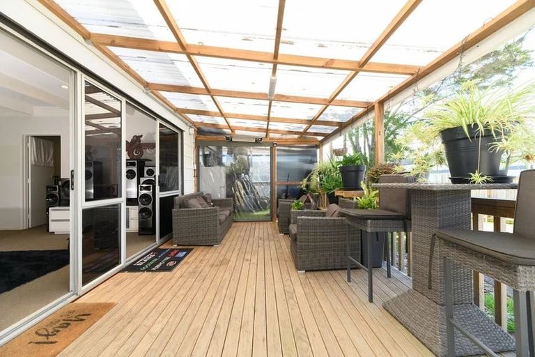 Photo of property in 24 Newington Road, Henderson, Auckland, 0612