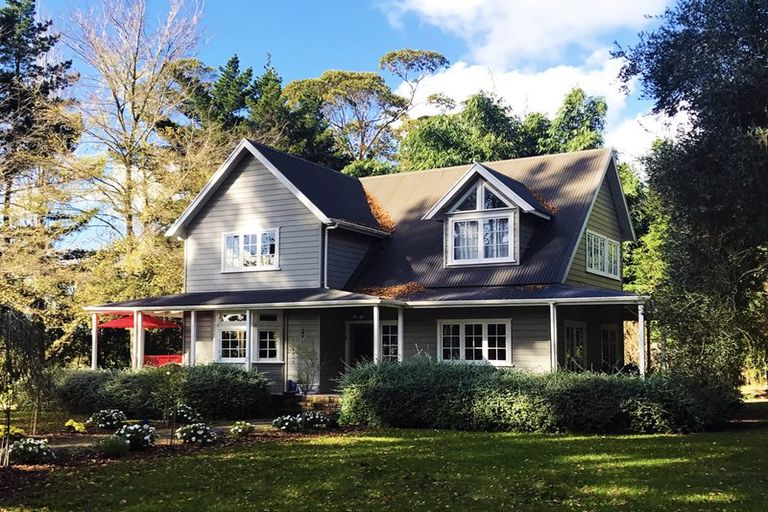 Photo of property in 10 Old Pine Valley Road, Dairy Flat, Silverdale, 0992
