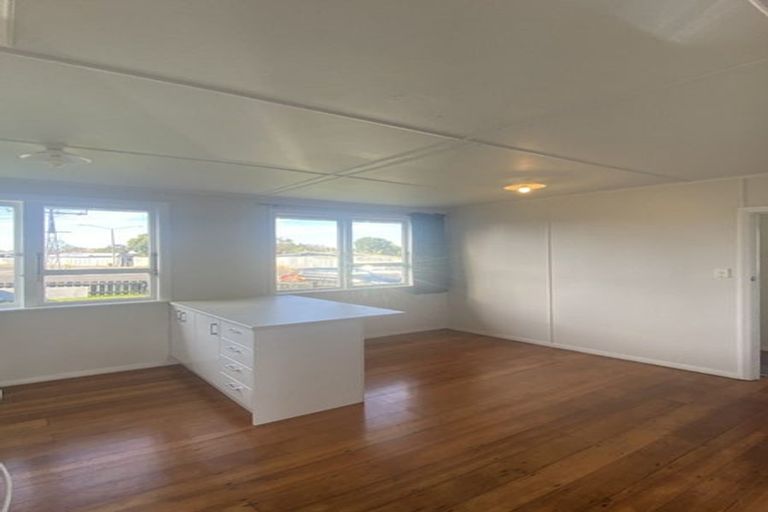 Photo of property in 419-421 Kotuku Street, Camberley, Hastings, 4120