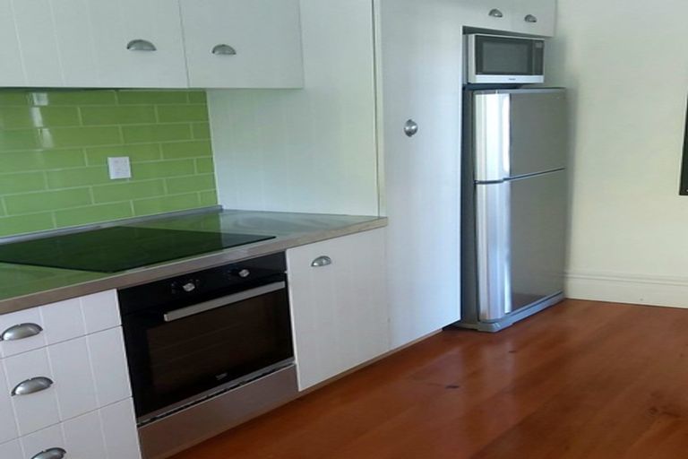 Photo of property in 2 Hinemoa Street, Birkenhead, Auckland, 0626