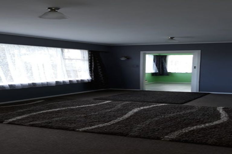 Photo of property in 5 Alder Place, Newlands, Wellington, 6037