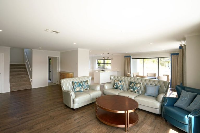 Photo of property in 18 Prestbury Grove, Churton Park, Wellington, 6037