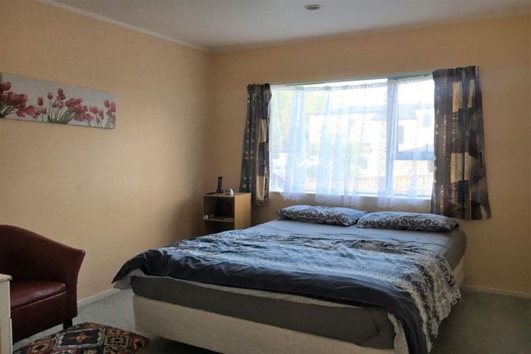 Photo of property in 1/3211 Great North Road, New Lynn, Auckland, 0600