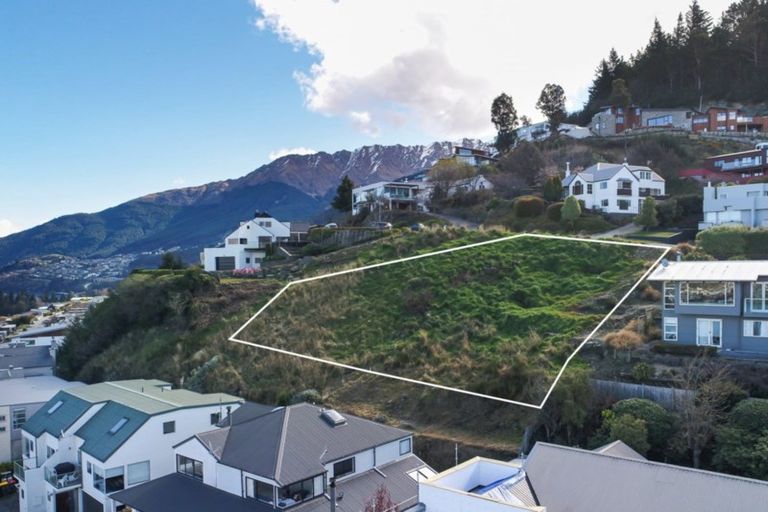 Photo of property in 8 Peregrine Place, Queenstown, 9300