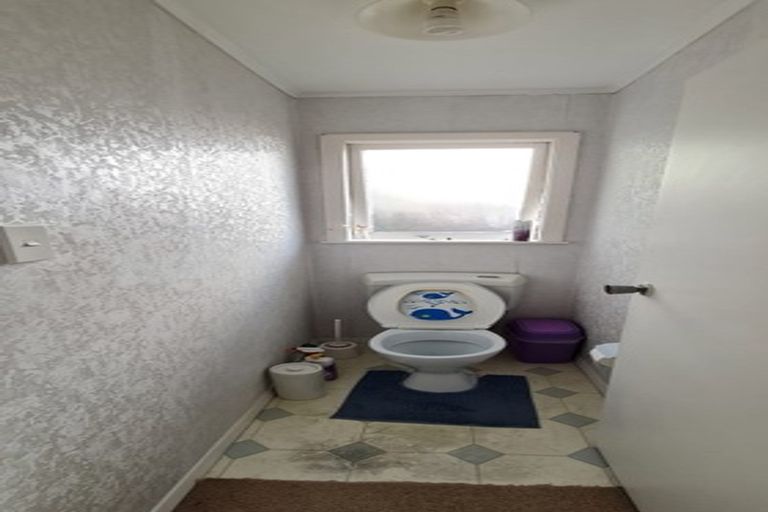 Photo of property in 72 Stewart Drive, Newlands, Wellington, 6037