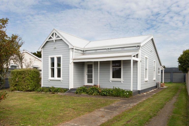 Photo of property in 37 Ross Street, Woodville, 4920