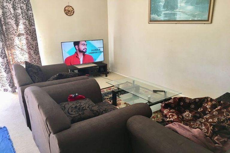 Photo of property in 2/86 Carruth Road, Papatoetoe, Auckland, 2025