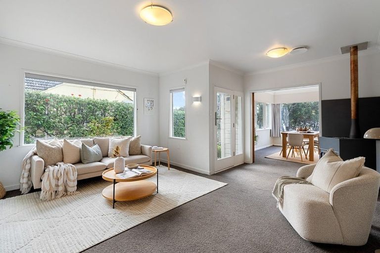 Photo of property in 318 Queens Drive, Lyall Bay, Wellington, 6022