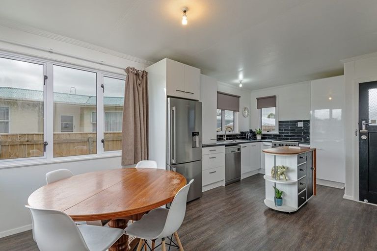 Photo of property in 18 Jackson Avenue, Highbury, Palmerston North, 4412