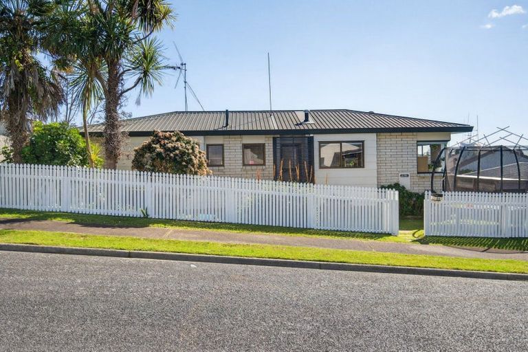 Photo of property in 6a Te Arawa Place, Welcome Bay, Tauranga, 3112