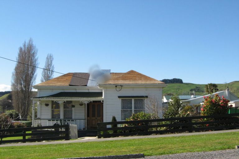 Photo of property in 4 Paraekaretu Street, Hunterville, 4730