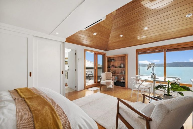 Photo of property in 38 Napier Street, Karaka Bays, Wellington, 6022