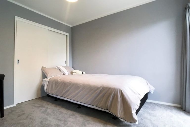 Photo of property in The Haven, 5/120 Beach Haven Road, Beach Haven, Auckland, 0626