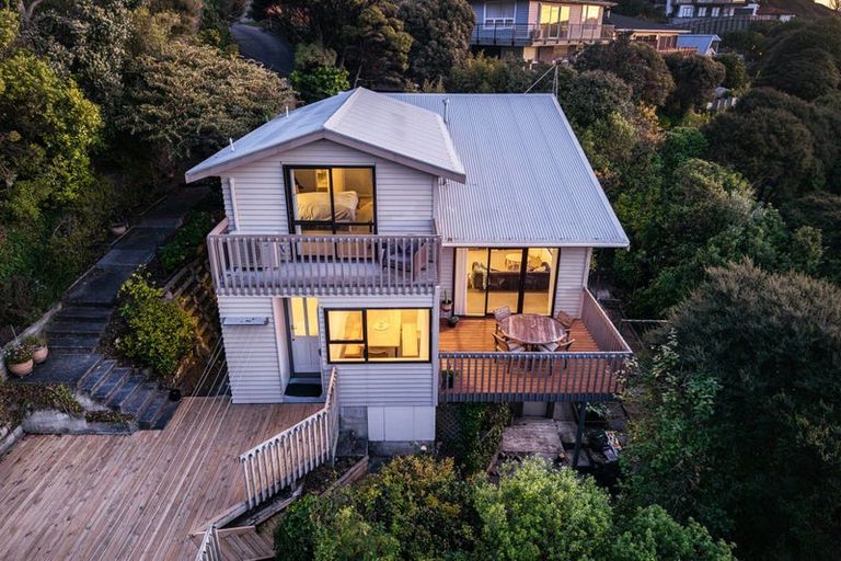 Photo of property in 4 Kahu Road, Paremata, Porirua, 5024