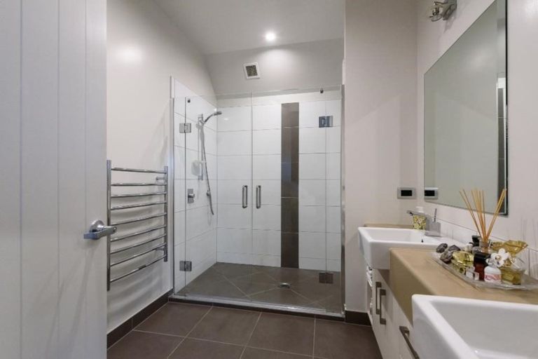 Photo of property in 8 Mewburn Rise, Karori, Wellington, 6012