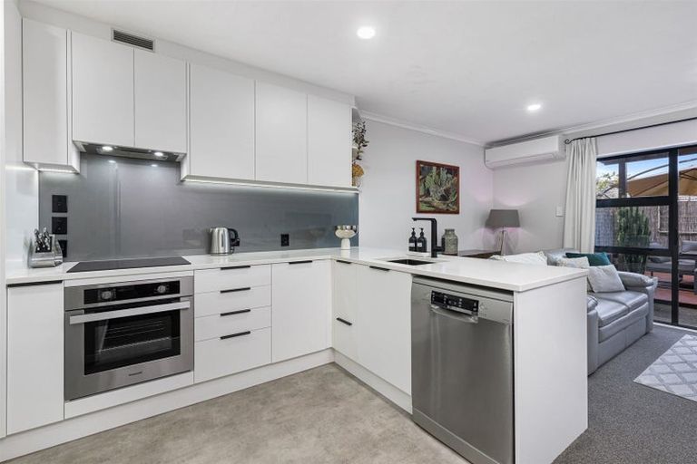 Photo of property in 11/17 Harbour View Road, Te Atatu Peninsula, Auckland, 0610