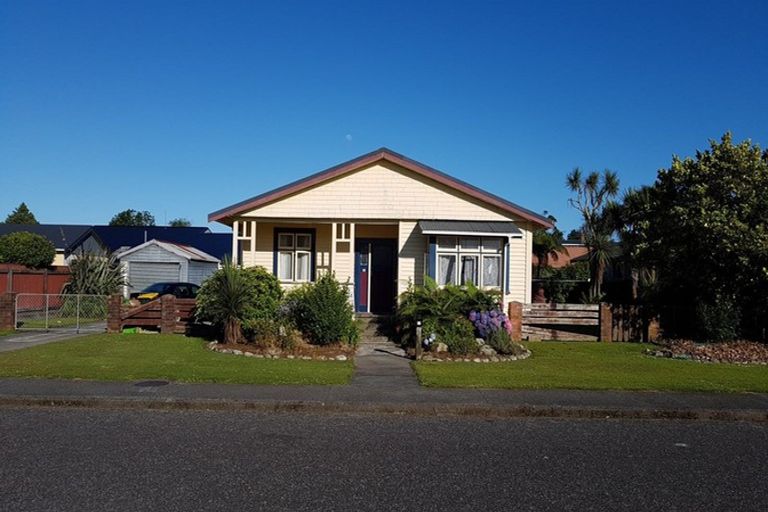 Photo of property in 71 Hoffman Street, Hokitika, 7810