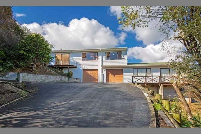 Photo of property in 28 Oliver Twist Avenue, Mellons Bay, Auckland, 2014