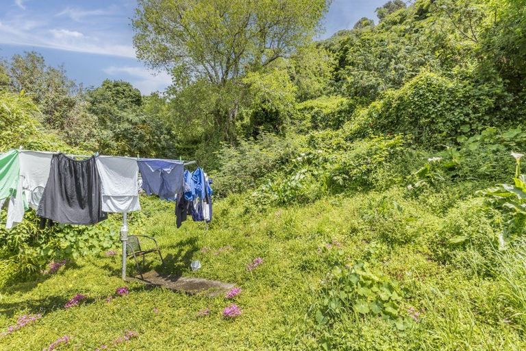 Photo of property in 168 Sutherland Road, Lyall Bay, Wellington, 6022