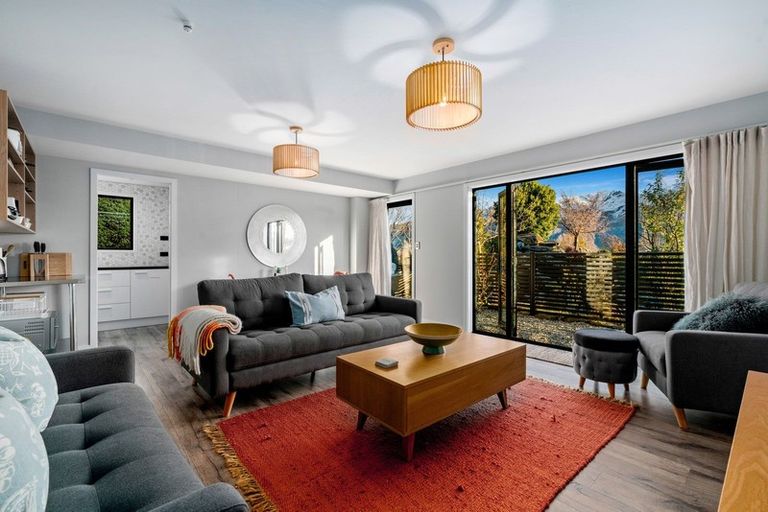 Photo of property in 8b Minaret Ridge, Wanaka, 9305
