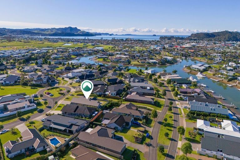Photo of property in 10 Topping Place, Whitianga, 3510