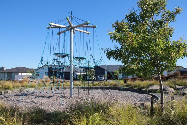 Photo of property in 205 Mairehau Road, Burwood, Christchurch, 8083
