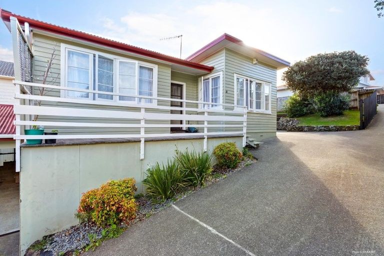 Photo of property in 1/64 Hogans Road, Glenfield, Auckland, 0629
