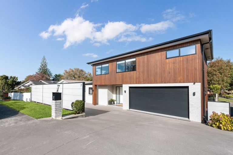 Photo of property in 7 Hartles Place, Mellons Bay, Auckland, 2014