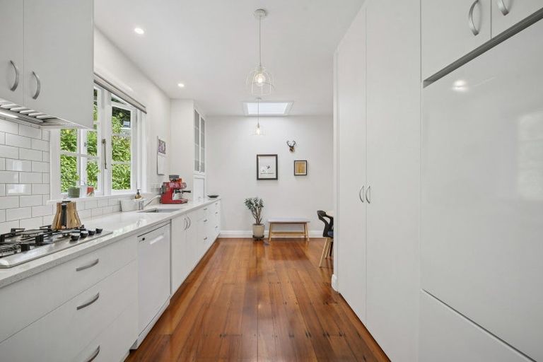 Photo of property in 34 Northland Road, Northland, Wellington, 6012