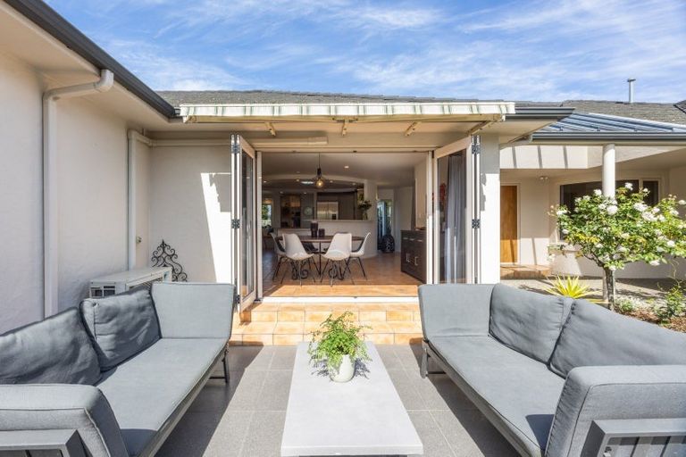 Photo of property in 21 Pukekura Place, Taradale, Napier, 4112