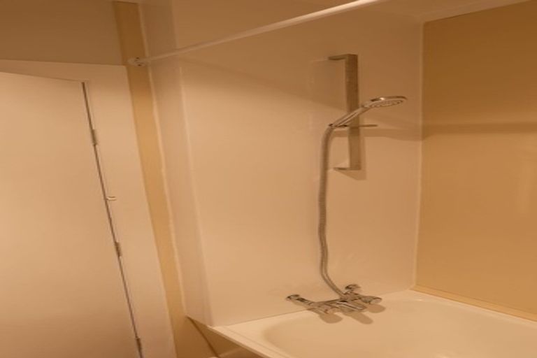 Photo of property in 31 Garden Road, Northland, Wellington, 6012