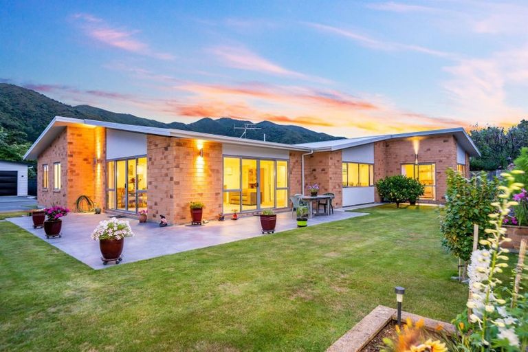 Photo of property in 31 Rossiter Avenue, Waterloo, Lower Hutt, 5011