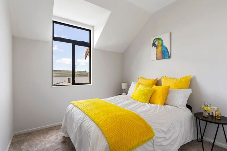 Photo of property in 3/8 Tuscany Way, Te Atatu Peninsula, Auckland, 0610