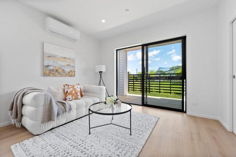 Photo of property in 6/18 Albert Road, Kelston, Auckland, 0602