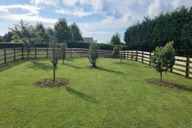 Photo of property in 9 Waipuna Grove, Levin, 5571