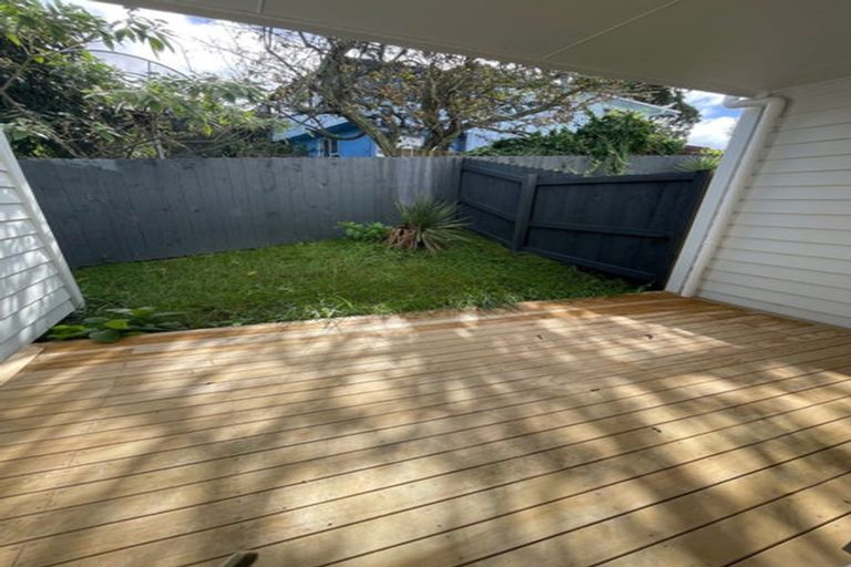 Photo of property in 5d Lavery Place, Sunnynook, Auckland, 0632