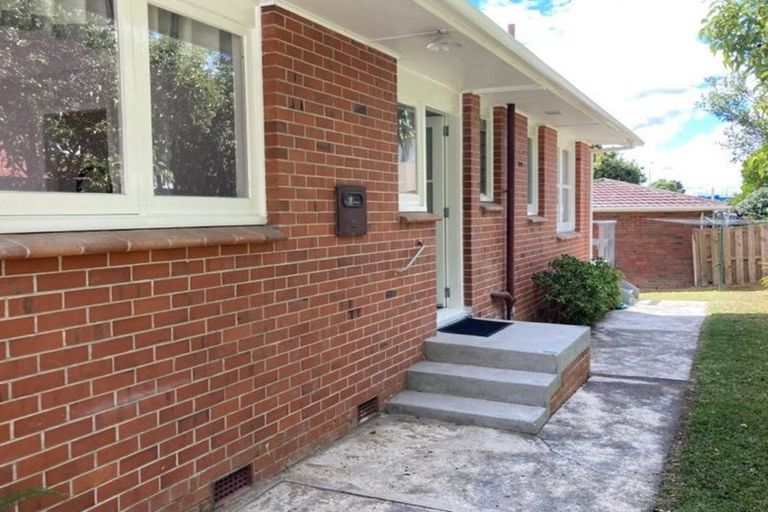 Photo of property in 1/5b Mcintyre Road, Mangere Bridge, Auckland, 2022