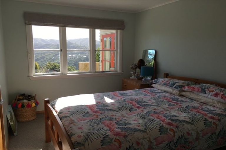 Photo of property in 33 Huntingdon Street, Northland, Wellington, 6012