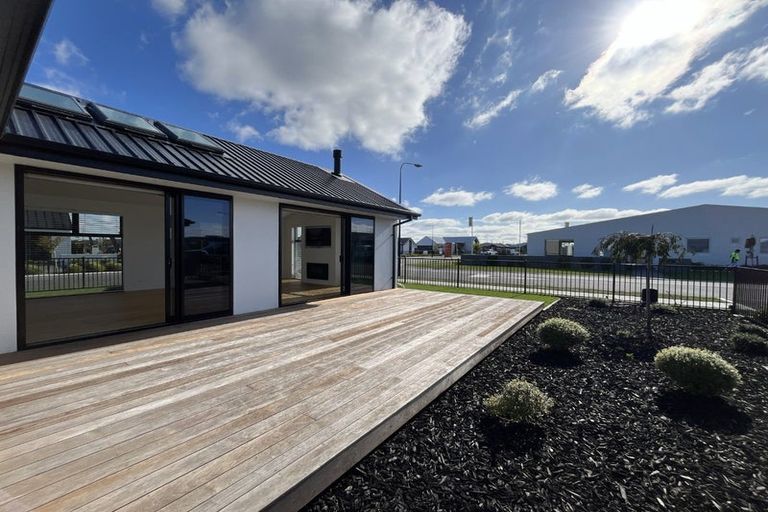 Photo of property in 16 Oriel Way, Rolleston, 7614