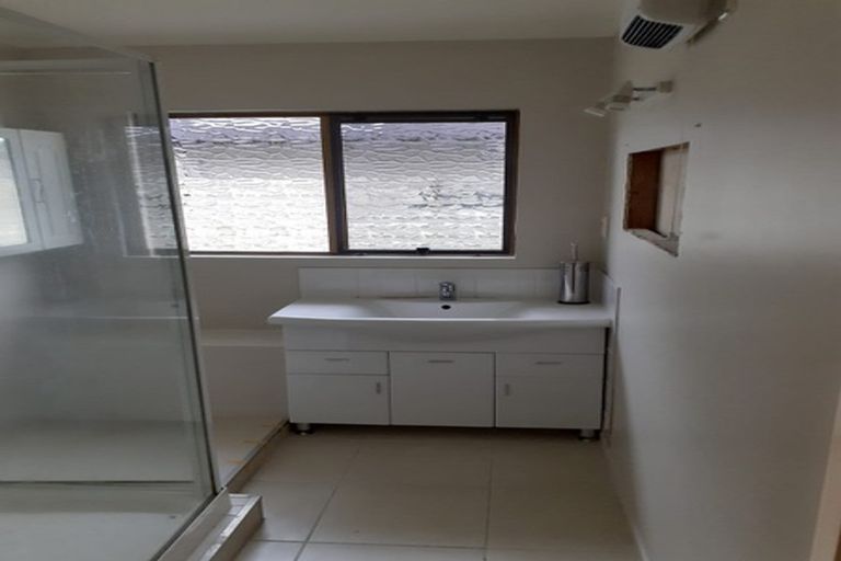 Photo of property in 2/54 Ray Small Drive, Pahurehure, Papakura, 2113