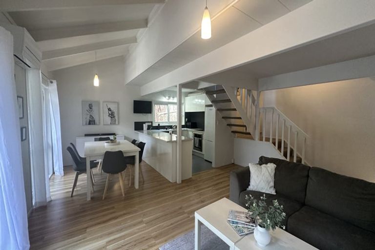 Photo of property in 4 Hiwihau Place, Glenfield, Auckland, 0629