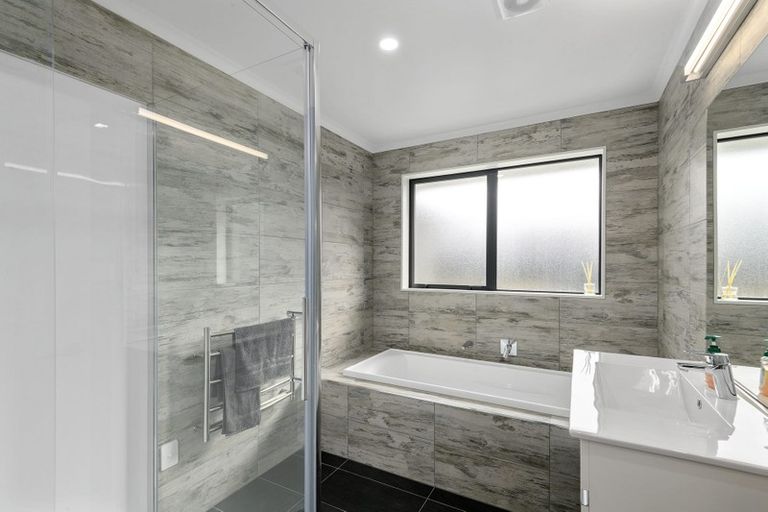 Photo of property in 19 Broadway Parade, Rolleston, 7615