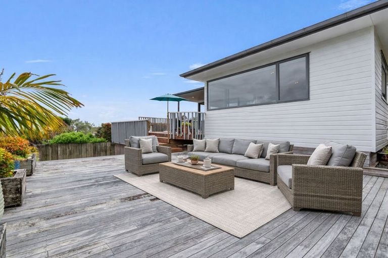 Photo of property in 86 Tiri Road, Tindalls Beach, Whangaparaoa, 0930