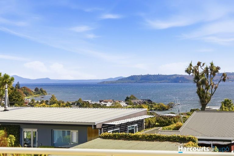 Photo of property in 49 Shepherd Road, Waipahihi, Taupo, 3330