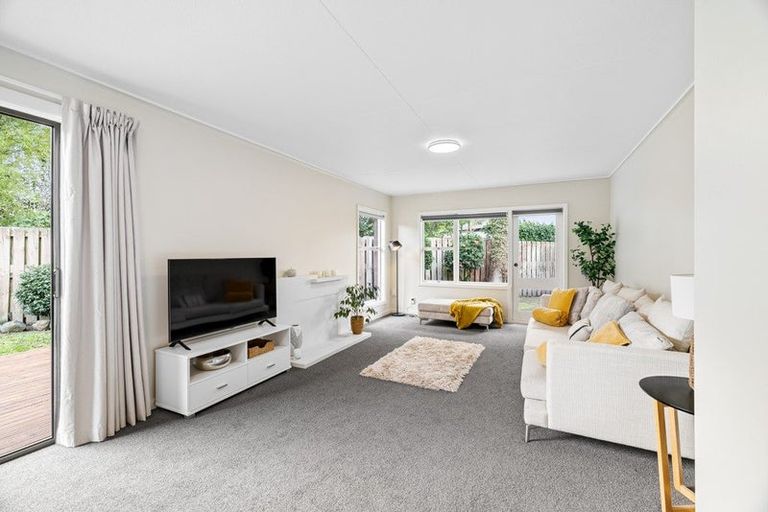 Photo of property in 27 Tuirau Place, Ilam, Christchurch, 8041