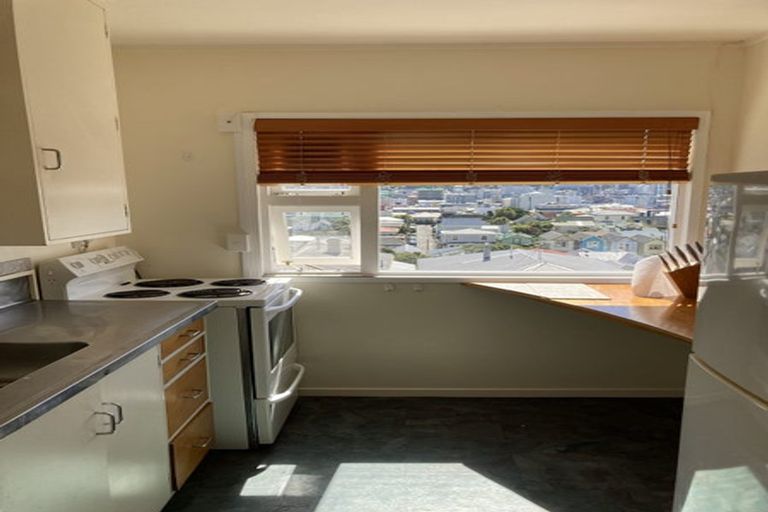 Photo of property in 2u8 Scarborough Terrace, Mount Victoria, Wellington, 6011