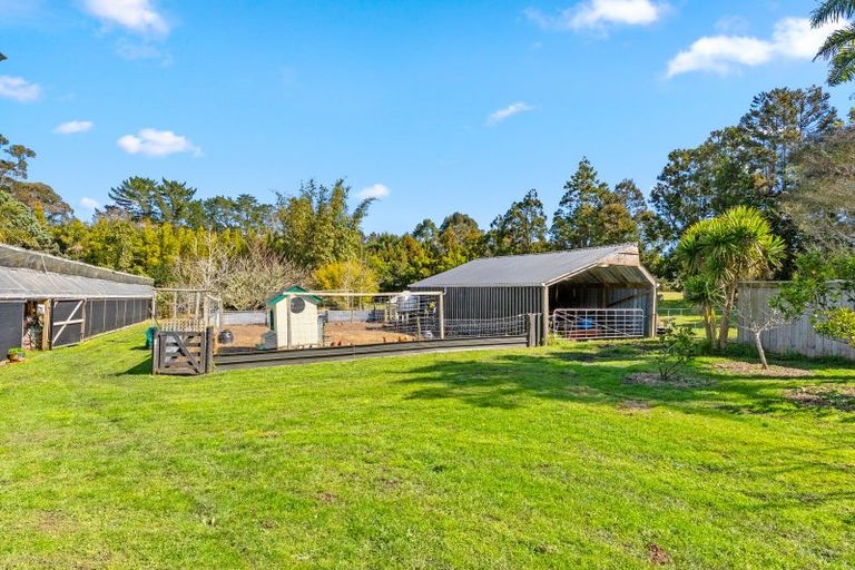 Photo of property in 202 Muriwai Valley Road, Muriwai, Waimauku, 0881
