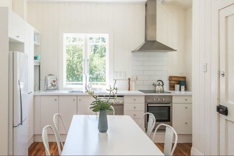 Photo of property in 36 Northland Road, Northland, Wellington, 6012